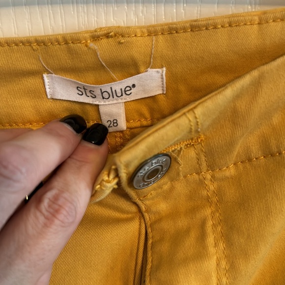 Mustard shorts - Picture 2 of 3